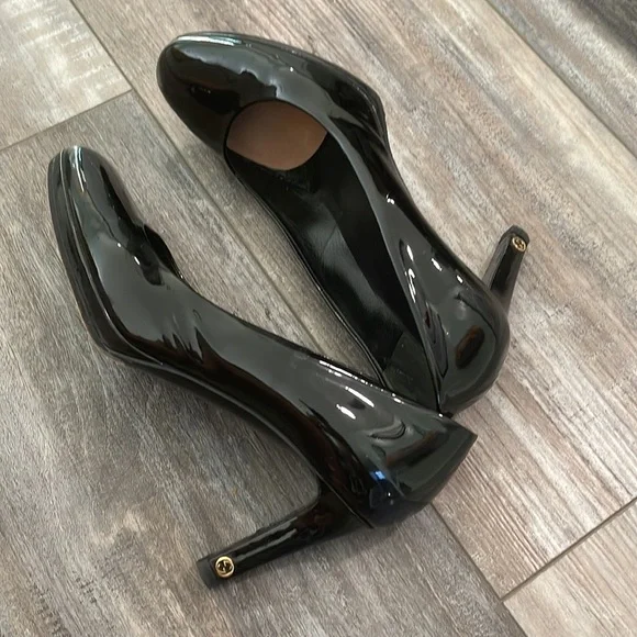 Gucci Black Patent Leather Pumps - Picture 5 of 16